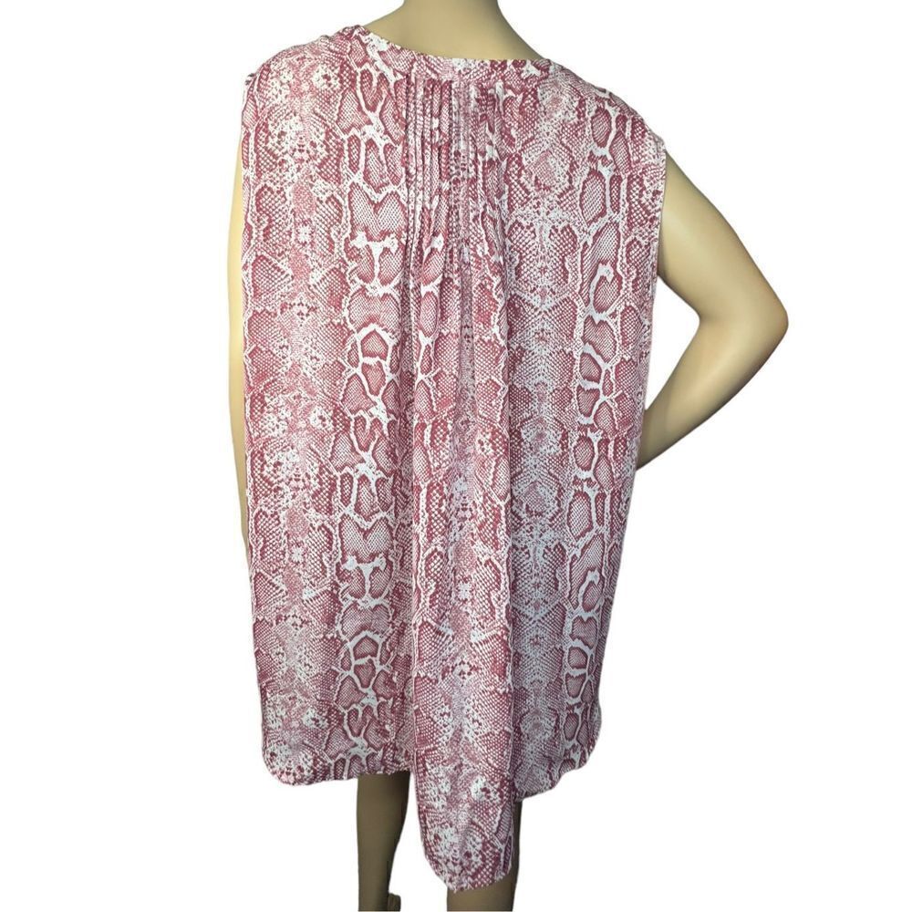 NWT Chelsea and Theodore Sleeveless Snakeskin Patterned Blouse - Picture 4 of 4